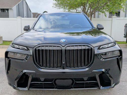 Black Sapphire Metallic 2026 BMW X7 xDrive40i