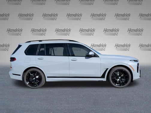Brooklyn Grey Metallic 2027 BMW X7 xDrive40i