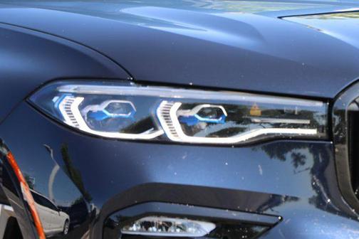 2022 BMW X7 M50i