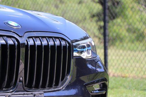 2022 BMW X7 M50i