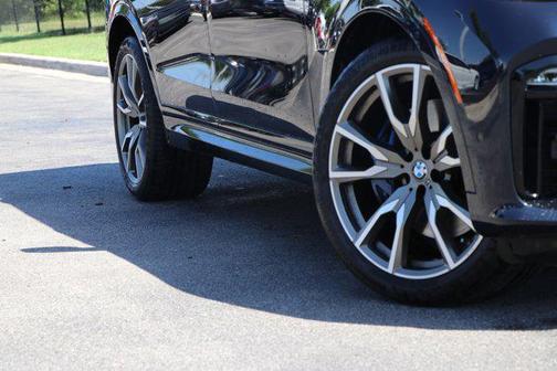 2022 BMW X7 M50i