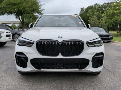 Mineral White Metallic 2022 BMW X5 M50i