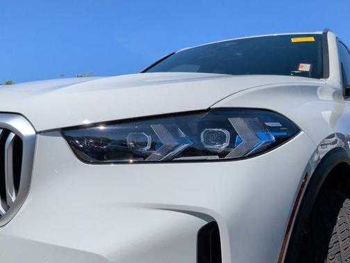 Alpine White 2024 BMW X5 xDrive40i