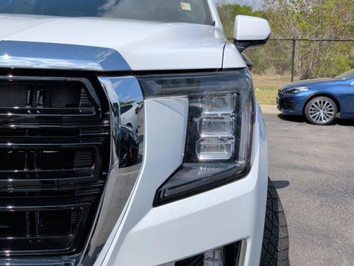 Summit White 2022 GMC Yukon SLE