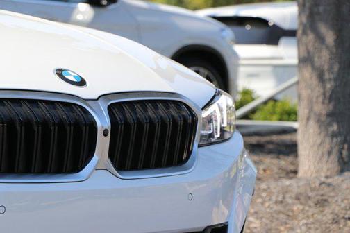 2025 BMW 330 i xDrive