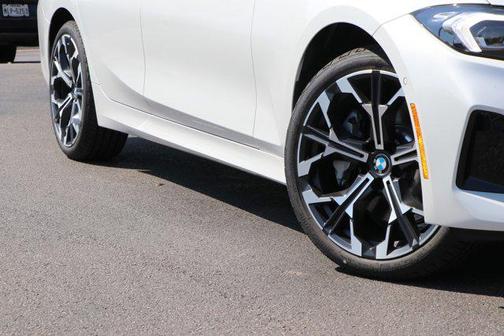 2025 BMW 330 i xDrive