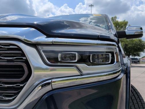 Patriot Blue Pearlcoat 2022 RAM 1500 Limited