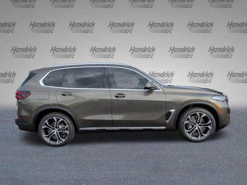 Manhattan Green Metallic 2026 BMW X5 xDrive40i