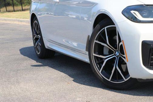 2022 BMW 530 i