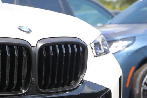 Mineral White Metallic 2026 BMW X5 sDrive40i