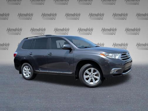Magnetic Gray Metallic 2013 Toyota Highlander SE