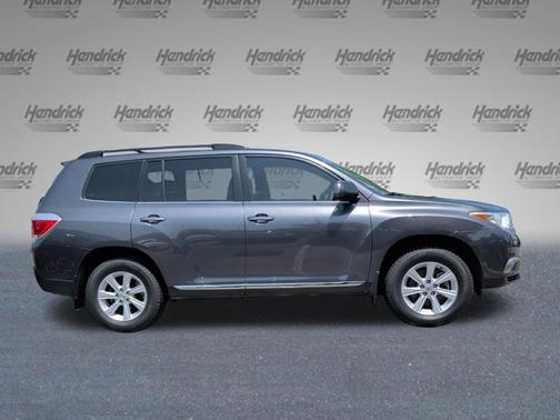 Magnetic Gray Metallic 2013 Toyota Highlander SE