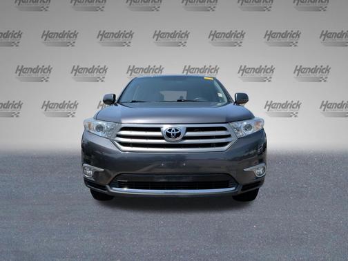 Magnetic Gray Metallic 2013 Toyota Highlander SE