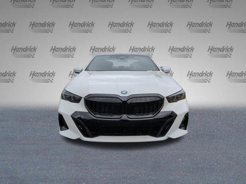 2025 BMW 550e xDrive