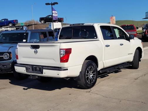 2021 Nissan Titan SV