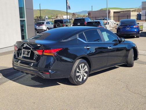 2022 Nissan Altima S FWD