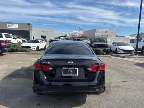 2022 Nissan Altima S FWD