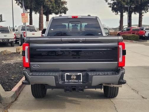 2025 Ford F-350 Platinum