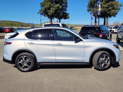 2025 Alfa Romeo Stelvio Sprint AWD