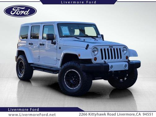 Bright White Clearcoat 2012 Jeep Wrangler Unlimited Altitude