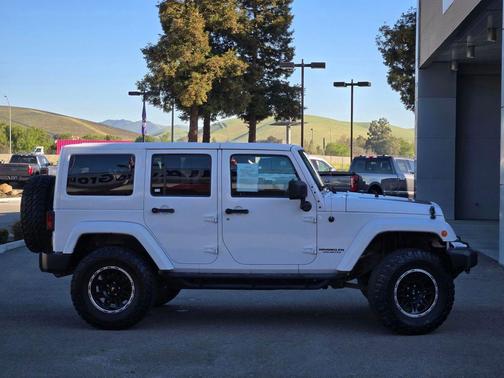 Bright White Clearcoat 2012 Jeep Wrangler Unlimited Altitude
