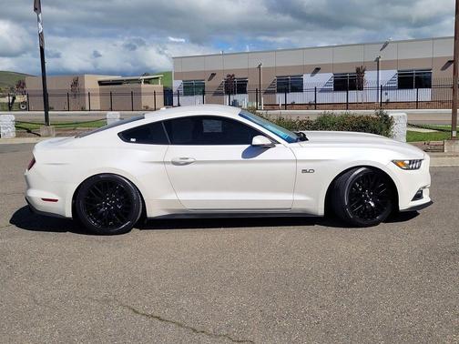 2017 Ford Mustang GT Premium