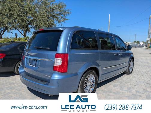 2011 Chrysler Town & Country Limited