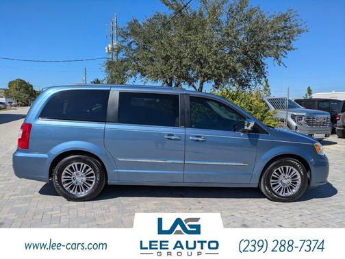 2011 Chrysler Town & Country Limited