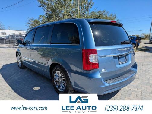 2011 Chrysler Town & Country Limited