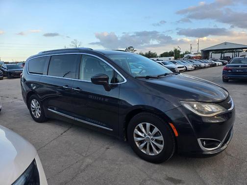 2019 Chrysler Pacifica Touring-L