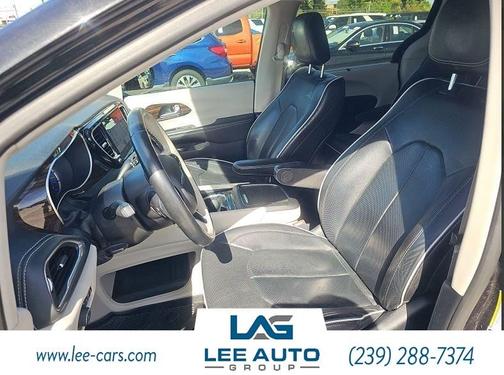 Brilliant Black Crystal Pearlcoat 2021 Chrysler Pacifica Hybrid Limited
