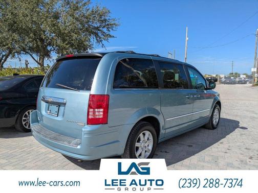 2010 Chrysler Town & Country Touring