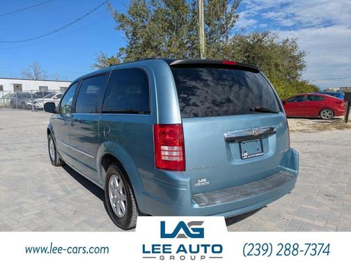 2010 Chrysler Town & Country Touring