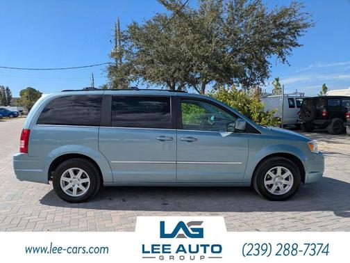2010 Chrysler Town & Country Touring