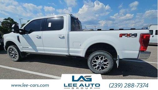 Oxford White 2022 Ford F-350 Lariat Super Duty