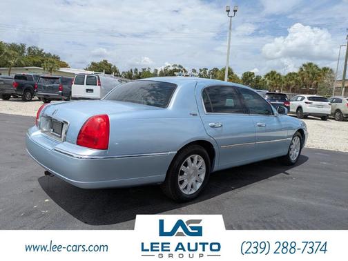 Light Ice Blue Metallic 2011 Lincoln Town Car Signature Limited