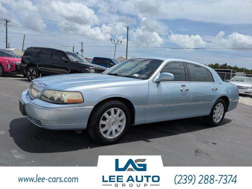 Light Ice Blue Metallic 2011 Lincoln Town Car Signature Limited
