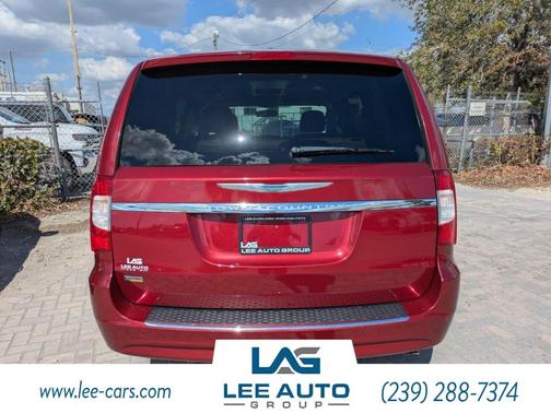 2016 Chrysler Town & Country Touring