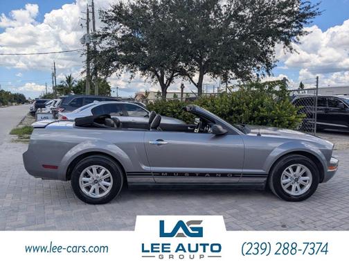 2007 Ford Mustang Deluxe