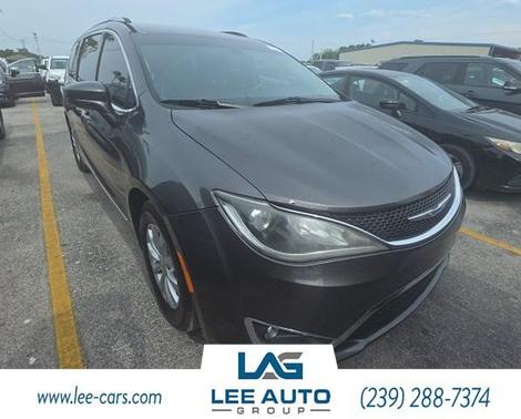 Granite Crystal Clearcoat Metallic 2019 Chrysler Pacifica Touring-L