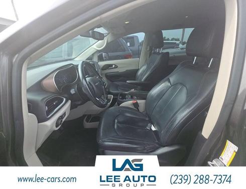 Granite Crystal Clearcoat Metallic 2019 Chrysler Pacifica Touring-L