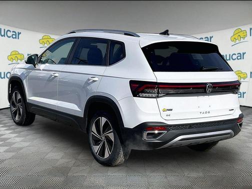 Pure White 2026 Volkswagen Taos 1.5T SE