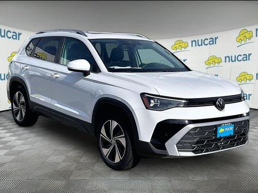 Pure White 2026 Volkswagen Taos 1.5T SE