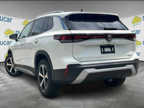 2025 Volkswagen Tiguan 2.0T SE