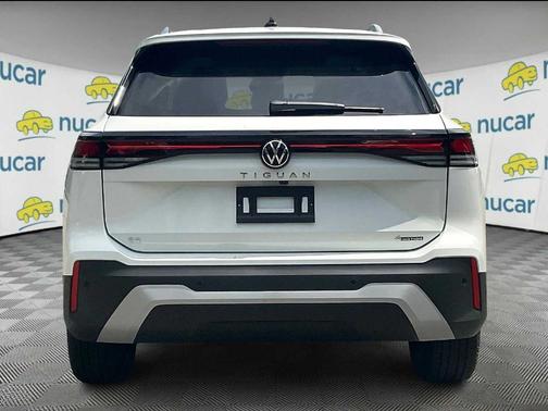 2025 Volkswagen Tiguan 2.0T SE