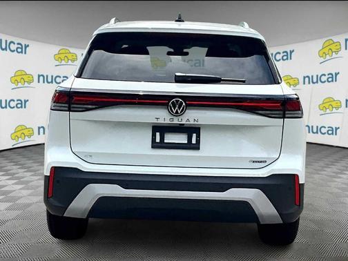2025 Volkswagen Tiguan 2.0T SE
