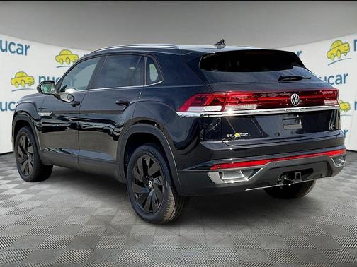 Deep Black Pearl Effect 2026 Volkswagen Atlas Cross Sport 2.0T SE w/Technology