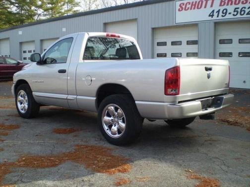 2005 Dodge Ram 1500 2dr Reg Cab 120.5" WB SLT