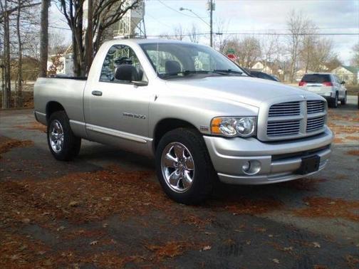 2005 Dodge Ram 1500 2dr Reg Cab 120.5" WB SLT