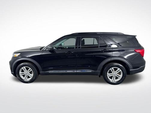 Black Metallic 2022 Ford Explorer XLT